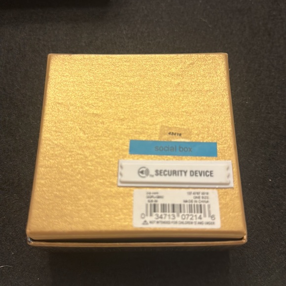 Monet Holiday Brooch Poinsettia New in Box - Picture 10 of 10